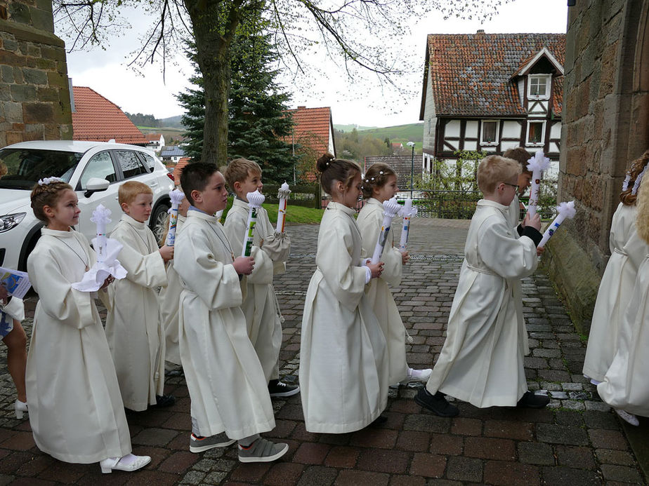 1. Heilige Kommunion in St. Crescentius (Foto: Karl-Franz Thiede)